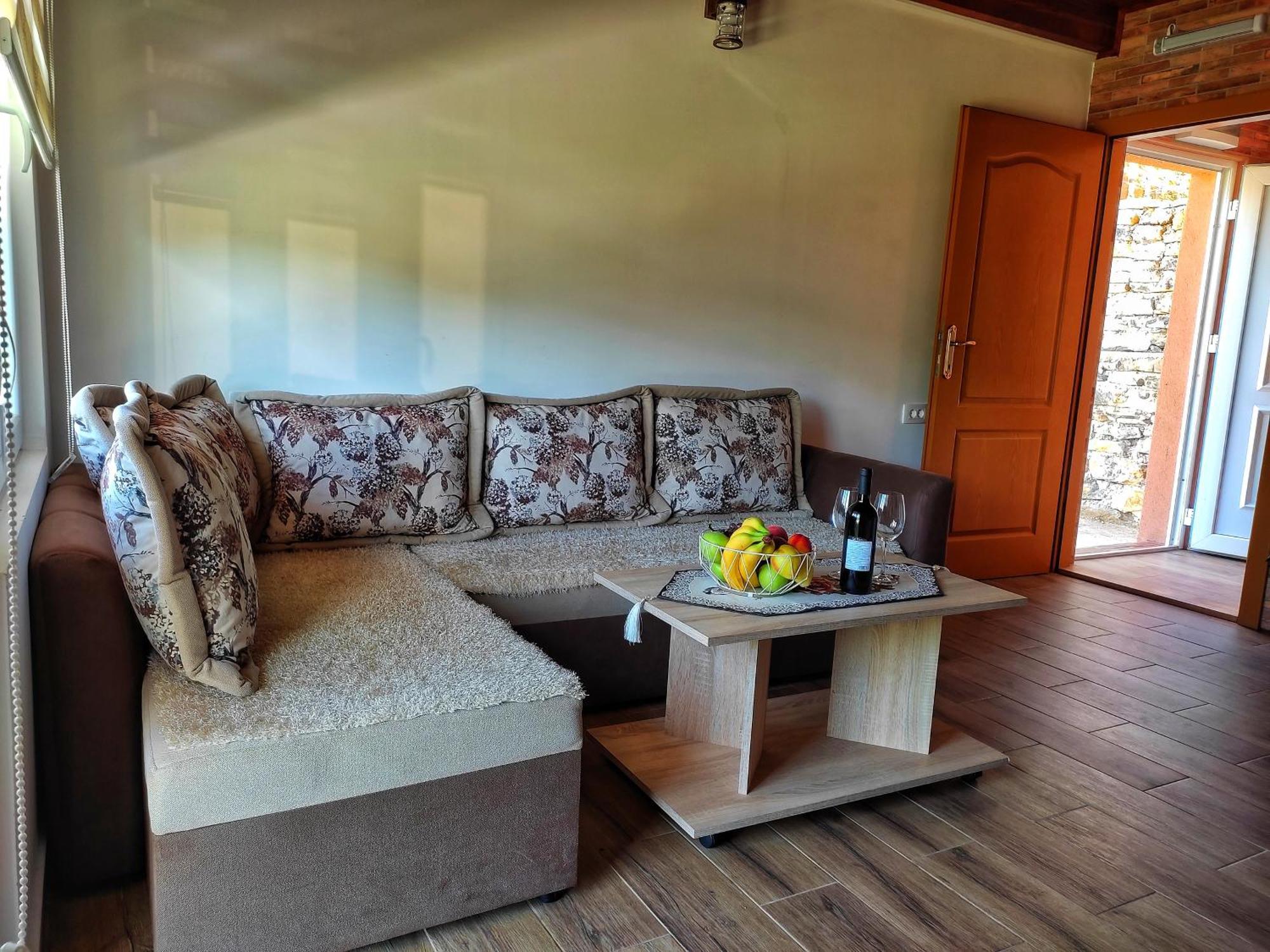 Guesthouse Madzarevic ปลูชิเน ภายนอก รูปภาพ