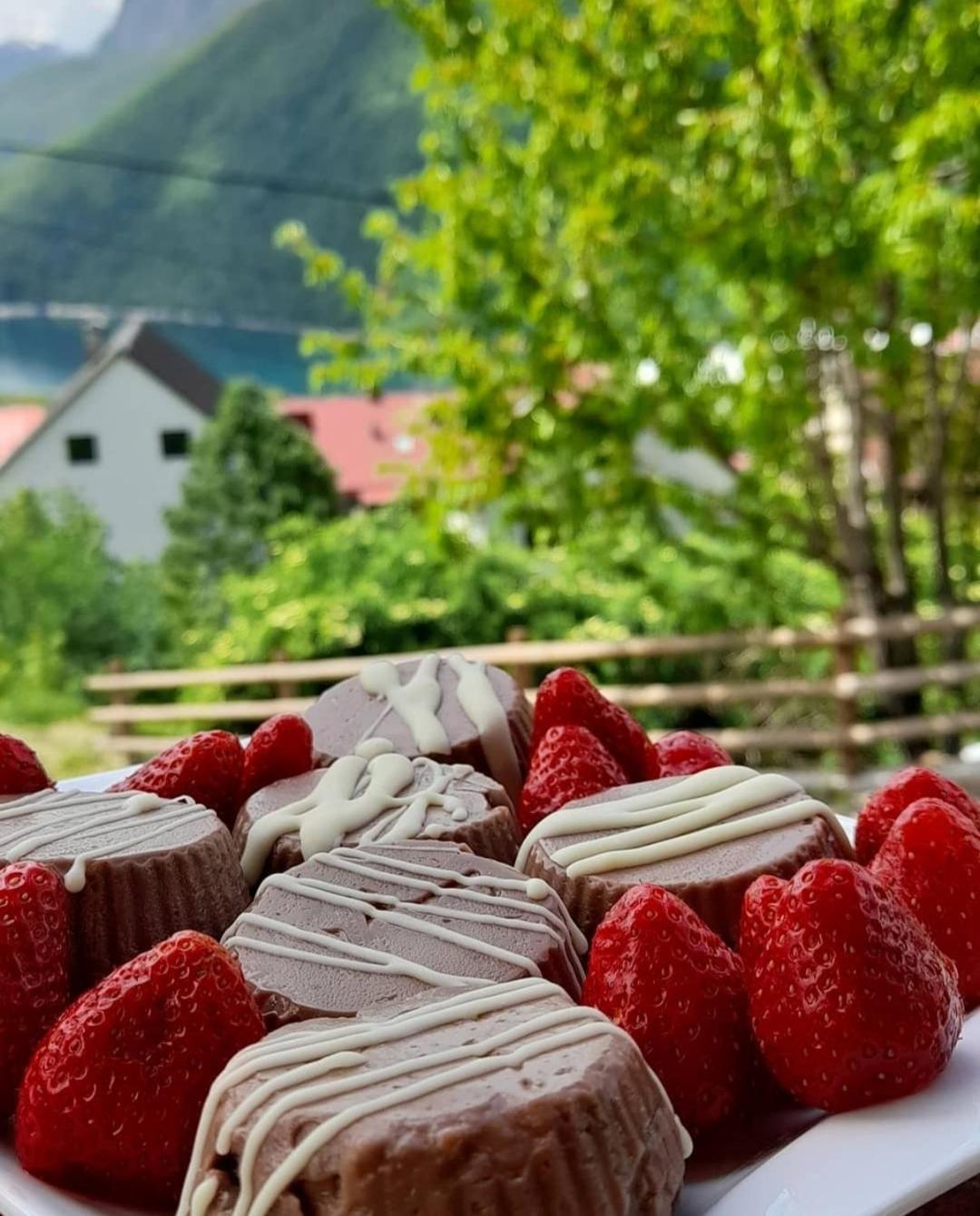 Guesthouse Madzarevic ปลูชิเน ภายนอก รูปภาพ