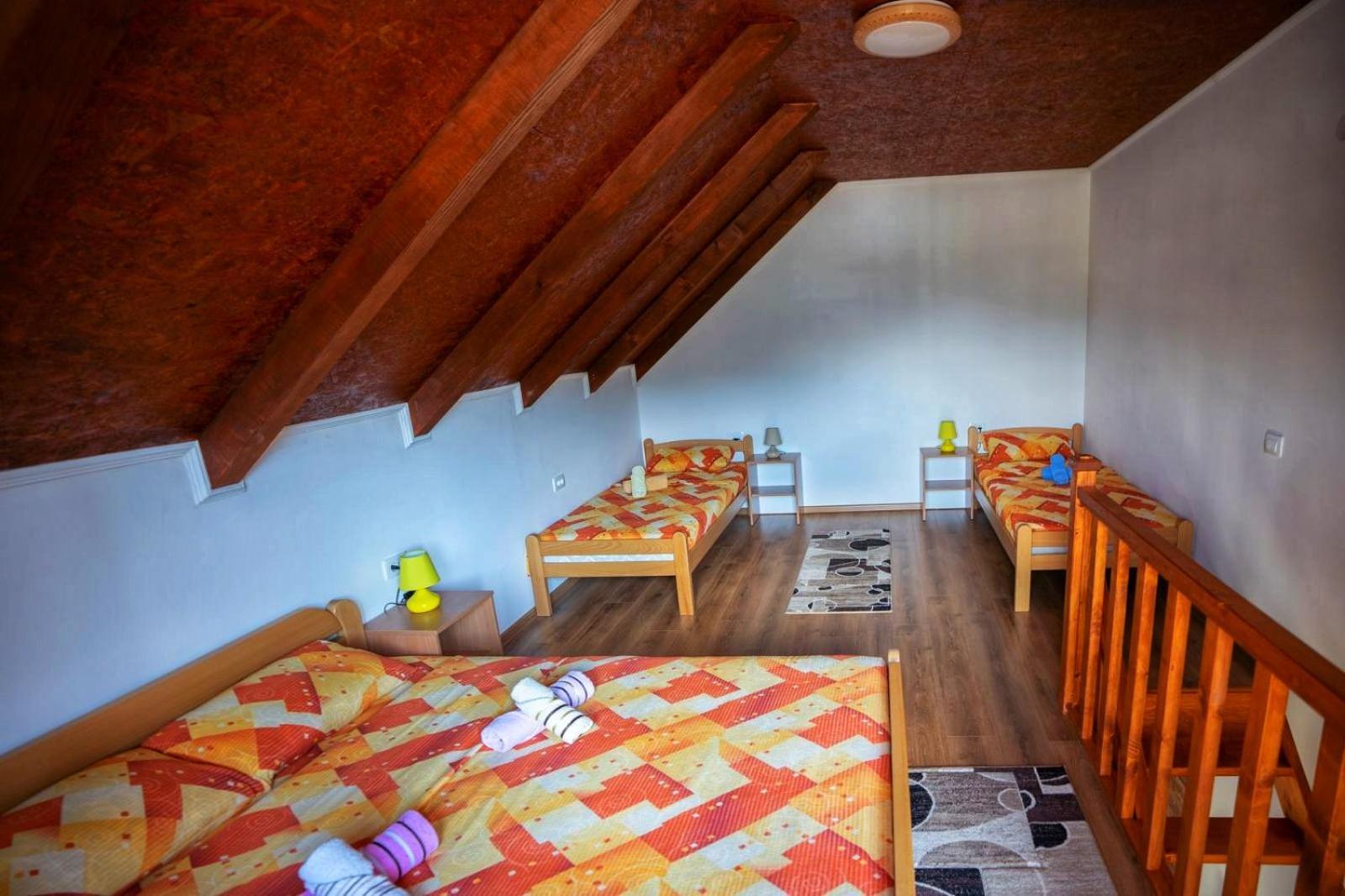 Guesthouse Madzarevic ปลูชิเน ภายนอก รูปภาพ