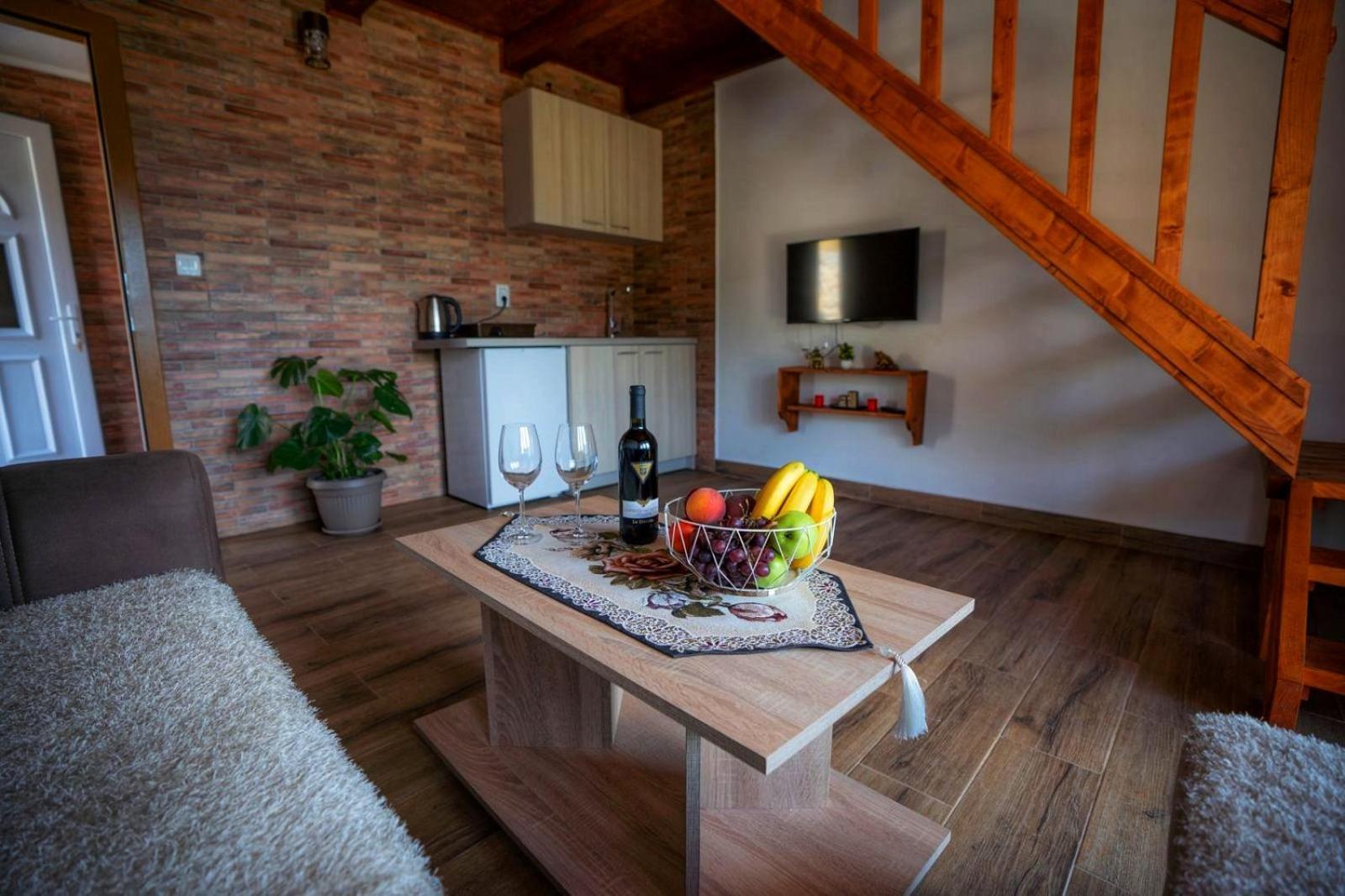 Guesthouse Madzarevic ปลูชิเน ภายนอก รูปภาพ
